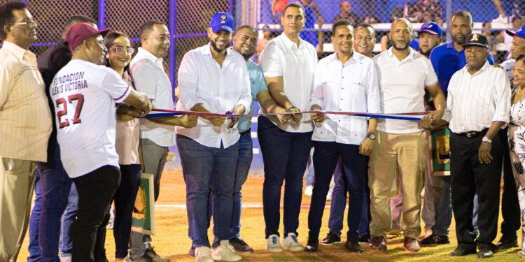 Alcalde de Nagua inaugura Estadio de Softball Félix Reynoso en el Km3