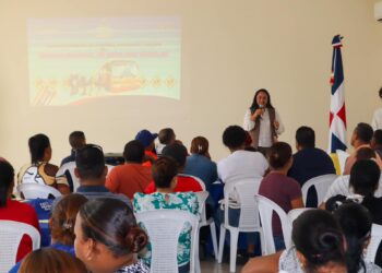 Sistema de Transporte Estudiantil (TRAE) llega a María Trinidad Sánchez; Gobernadora encabeza inicio capacitación