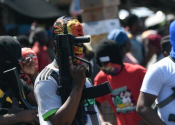 Pandilleros y Policía haitiana se enfrentan; vencen los bandidos