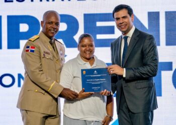 Director de Propeep resalta labor de Escuela Vocacionales FF.AA y PN durante taller «Estrategias para Emprender»