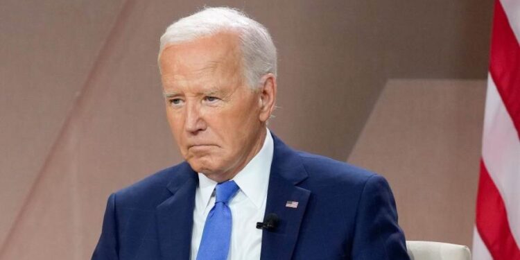 Demócratas aplauden decisión Biden; otros exigen su renuncia