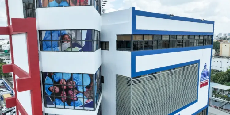 INABIE condena la venta de uniformes con su logo en una tienda en Guerra