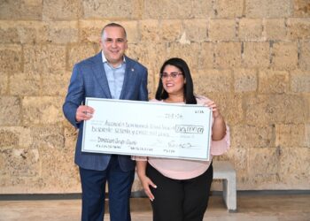Alexis Victoria gestiona ayudas de la Fundación Oyate; Rehabilitación Nagua y ADEUCA son beneficiados