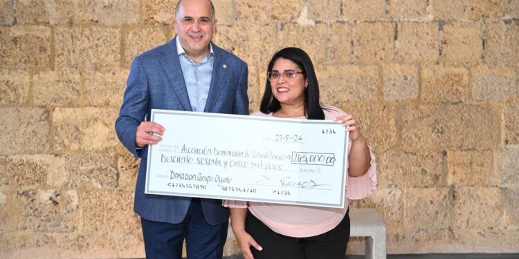 Alexis Victoria gestiona ayudas de la Fundación Oyate; Rehabilitación Nagua y ADEUCA son beneficiados
