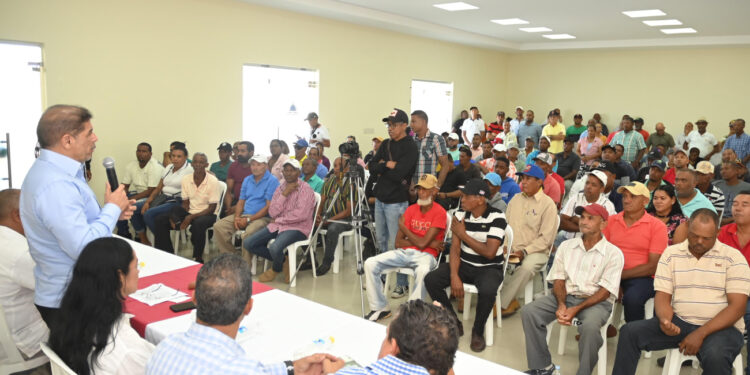 Agricultura entrega 23.6 millones de pesos a 153 productores en María Trinidad Sánchez