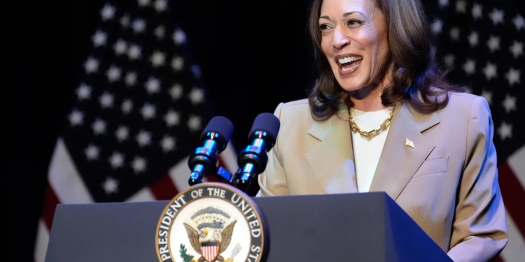 Harris entusiama a hispanos; tiene que trabajar para ganárselos