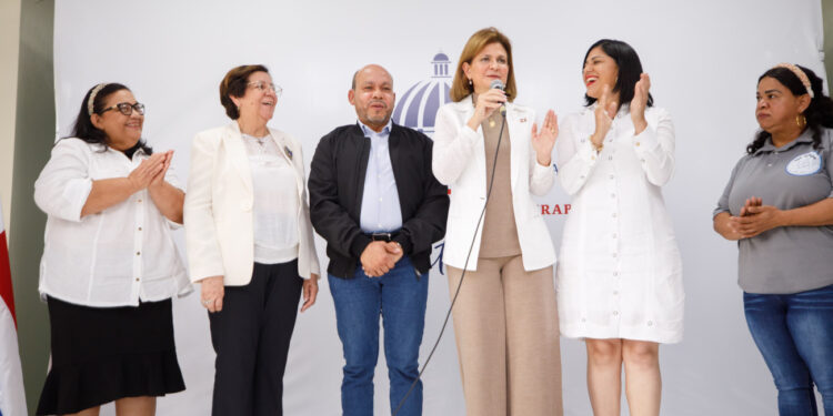 Gobierno inaugura en el Cibao obras educativas y energéticas