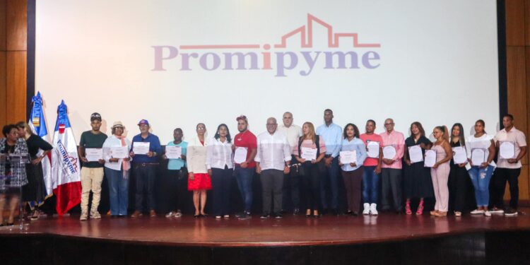 Promipyme otorga en Nagua RD$48 millones en préstamos, priorizando el apoyo a mujeres