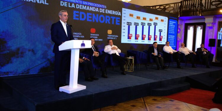Abinader encabeza presentación plan para eficientizar operaciones de distribuidoras de electricidad