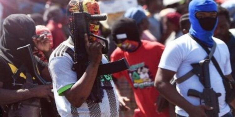 Pandilleros haitianos atacan cuartel general del Ejército en la capital