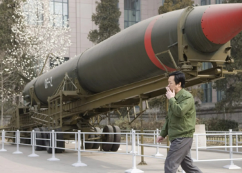 China dispara un misil balístico intercontinental al océano Pacífico