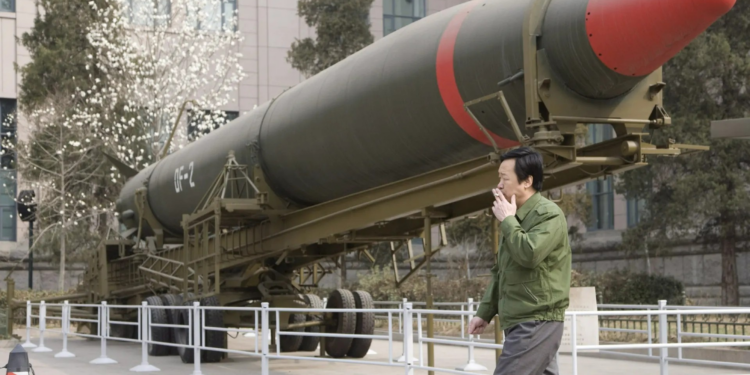 China dispara un misil balístico intercontinental al océano Pacífico