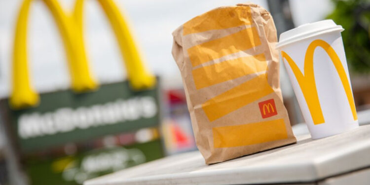 McDonald’s dice no es una «marca política», tras revuelo por visita de Donald Trump
