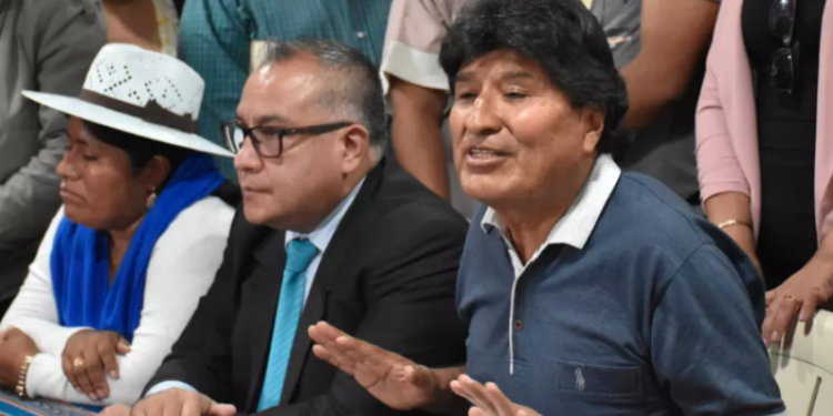 Fiscal de Bolivia cita a declarar a Morales por presunto abuso de una menor