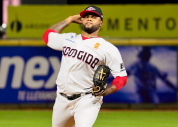 Leones superan a Gigantes con buena salida de Colomé