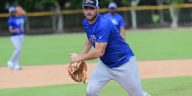 Moyers y Tellache arriban al campamento del Licey