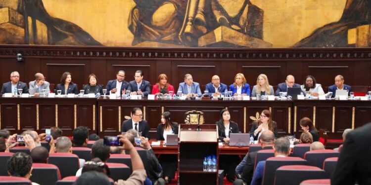 Sectores dominicanos exigen el retiro proyecto reforma fiscal