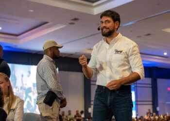 Trece candidatos presidenciales, inscritos en Ecuador a pocas horas de vencer el plazo