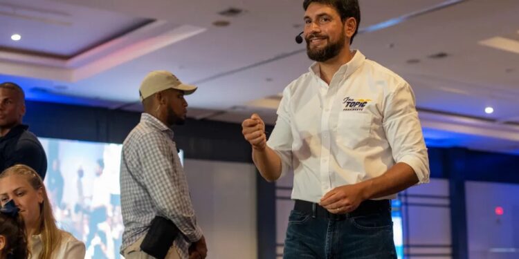 Trece candidatos presidenciales, inscritos en Ecuador a pocas horas de vencer el plazo