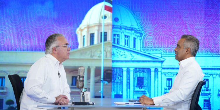 Ministro de Energía y Minas explica reforma fiscal asegurará los recursos necesarios para invertir en las áreas más necesitadas