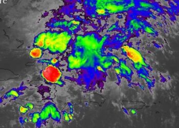 Lluvias continúan este martes por vaguada y onda tropical