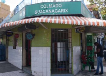 Hoy vence el plazo para colmados reubicar botellones de agua