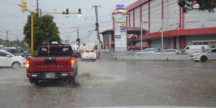 COE mantiene 10 provincias en alerta por lluvias pronosticadas para las próximas horas