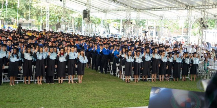 UNPHU gradúa 824 profesionales; rector llama a egresados a mantenerse en constante aprendizaje