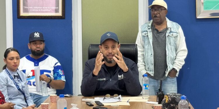 Alcalde Junior Peralta continúa en sesión permanente junto al comité de emergencias en Nagua ante intensas lluvias