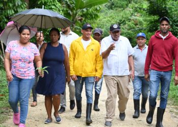 Alcaldía de El Factor va en auxilio de familias de Higuero en El Papayo afectadas por las lluvias