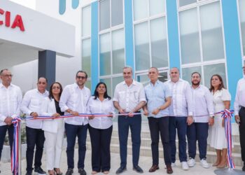 Presidente Abinader entrega el remozado Hospital Municipal doctor Virgilio García en Cabrera