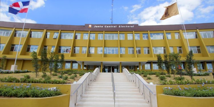 JCE saluda acusación sometida por la Fiscalía de Santiago por falsificación de documentos en caso Colibrí