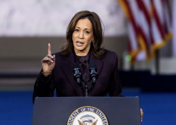 Harris dice acepta la derrota pero no renuncia a lucha a favor de EU
