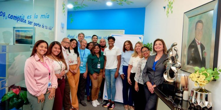 Marileidy Paulino inicia estudios en Progressive English Services