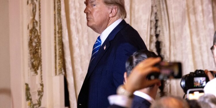 Trump atrae atención mundial y traslada centro de poder Florida