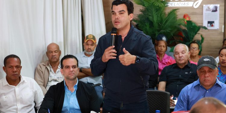 Wellington Arnaud realiza encuentro con comunitarios de la provincia María Trinidad Sánchez