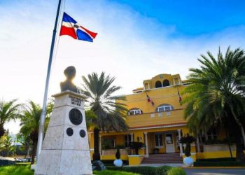 Diplomáticos de carrera demandan Gobierno RD por cancelaciones