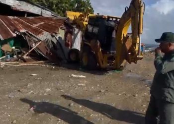 Desmantelan casas y enramadas en Playa los Yayales y Río Gran Estéreo en María Trinidad Sánchez