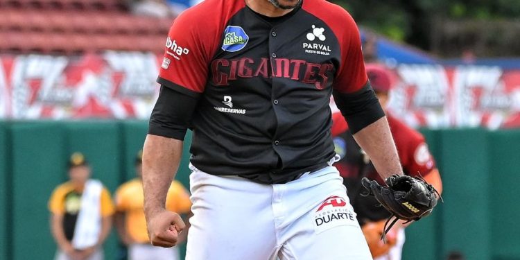 Gigantes derrotan a las Aguilas y siguen la lucha por la clasificación