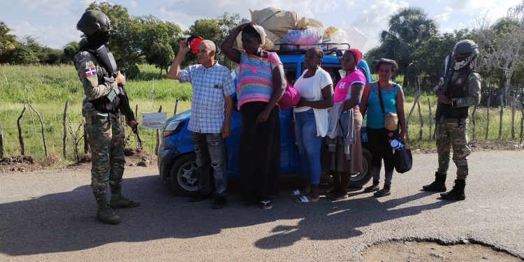 Ejército detiene 30 haitianos indocumentados en operativos en Montecristi y San Juan de la Maguana