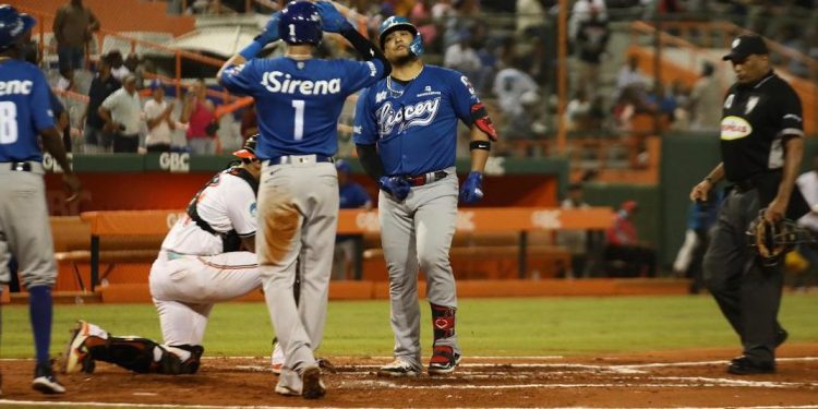 Licey se la aplica a los Toros; tigueres le hacen un torolio en su propio  Corral