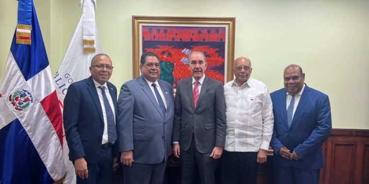 MESCyT busca fortalecer programas académicos en materia de servicios notariales del derecho en RD