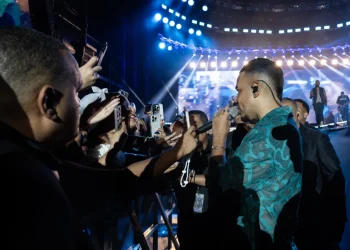 Aventura pone a vibrar a su público; repasa sus éxitos en un nostálgico concierto