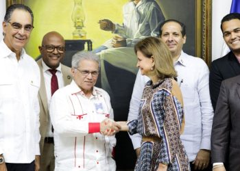 Gobierno y CMD llegan acuerdo en favor profesionales de la salud