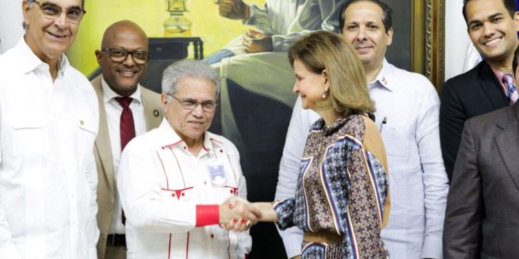 Gobierno y CMD llegan acuerdo en favor profesionales de la salud