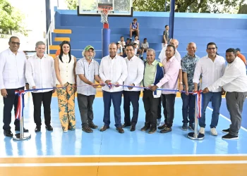 Banreservas y Fundación Padre Rogelio entregan polideportivo