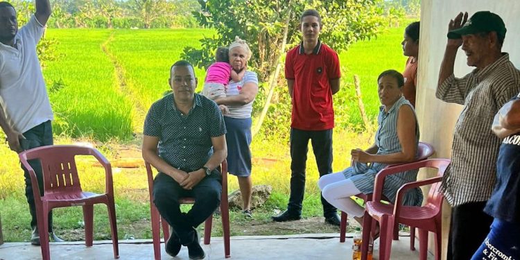 Alcaldía de Las Gordas y comunitarios de Boba emplazan a Obras Públicas; exigen asfaltado de su calle principal