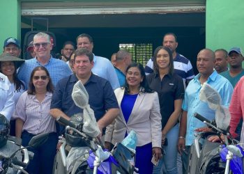 Gobierno entregan vehículos y pacas de pasto para fortalecer la ganadería en Cabrera