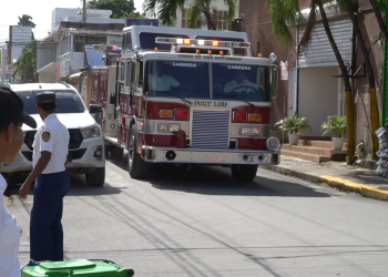 Cabrera fortalece su seguridad; Alcalde entrega nuevo camión al Cuerpo de Bomberos
