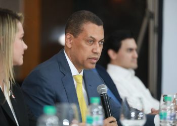 Indotel inicia entrega de cajas convertidoras para la Televisión Terrestre Digital en región norte